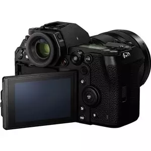 מצלמה חסרת מראה פנסוניק Panasonic Dc-S1r + 24-105 - קיט